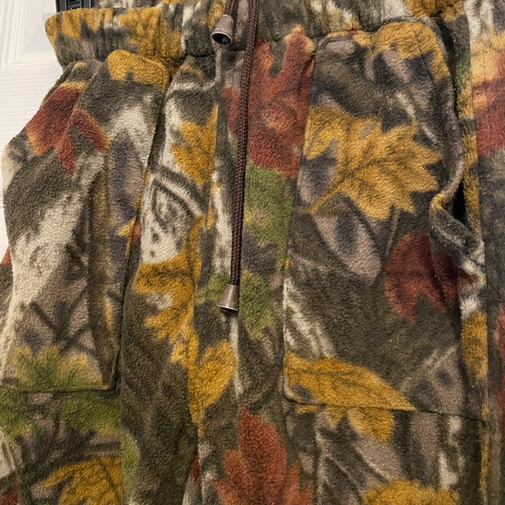 Camouflage Fleece Pants with Leaf Pattern